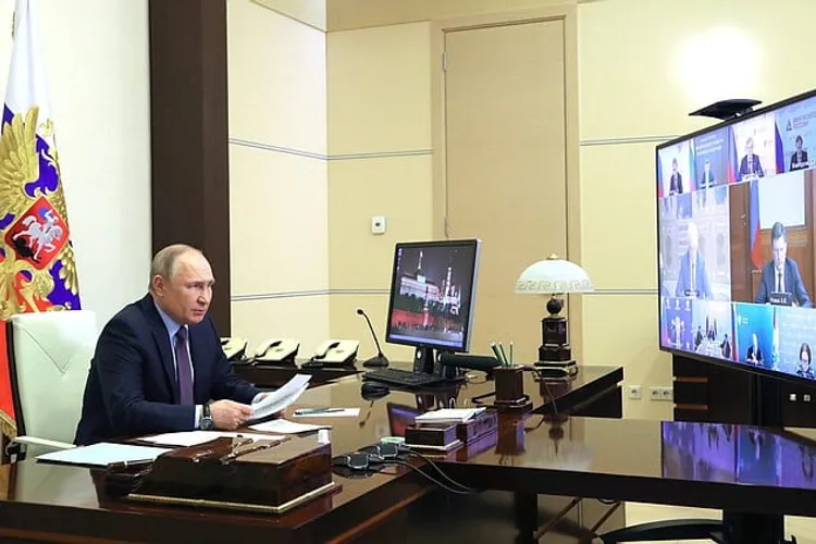 Amenințarea nucleară revine pe masa lui Putin (sursa: kremlin.ru)