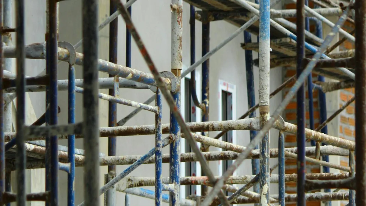 Dezvoltatori imobiliari violenți, dosar penal deschis (sursa: Pexels/pooliwattano P)