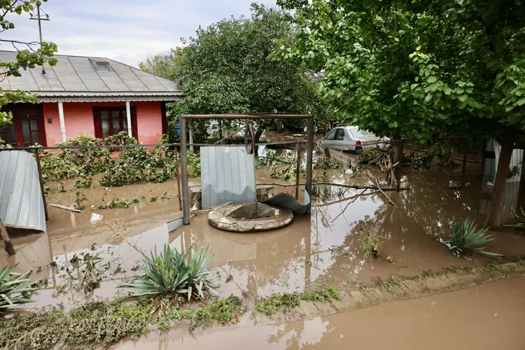 Premierul, informat de riscul unor calamităţi în Galaţi Foto: Facebook