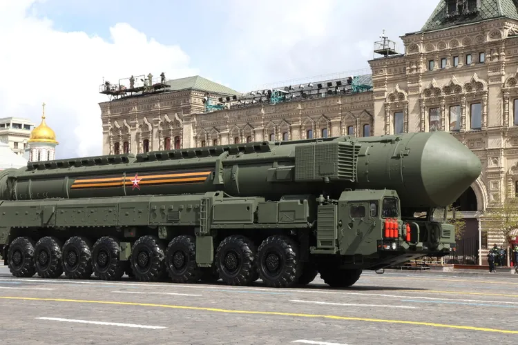 Relația dintre Rusia și SUA a intrat în faza "războiului rece" nuclear: Moscova nu va mai permite inspectorilor americani să verifice instalațiile atomice rusești