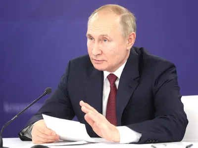 Vladimir Putin se vede cu Emmanuel Macron (sursă: kremlin.ru)