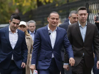 Băluță fuge de asocierea cu PSD: Grindeanu nu a venit la lansarea candidaturii sale, iar Firea a stat foarte discret, în eșalonul doi Foto: Inquam/George Calin