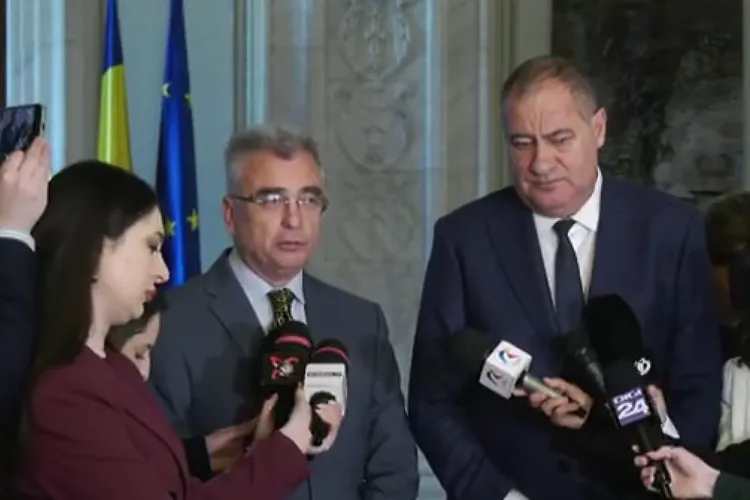 Liderii AUR și PSD, Petrișor Peiu și Marian Neacșu, anunțând că s-au unit să-l dea jos pe Bolojan Foto: captură video