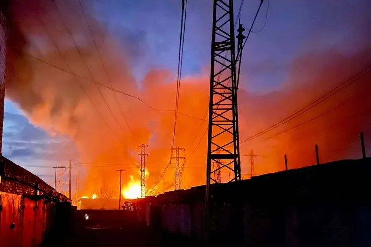 Trei centrale electrice bombardate în Lvov (sursa: Twitter/Anastasiia Lapatina)