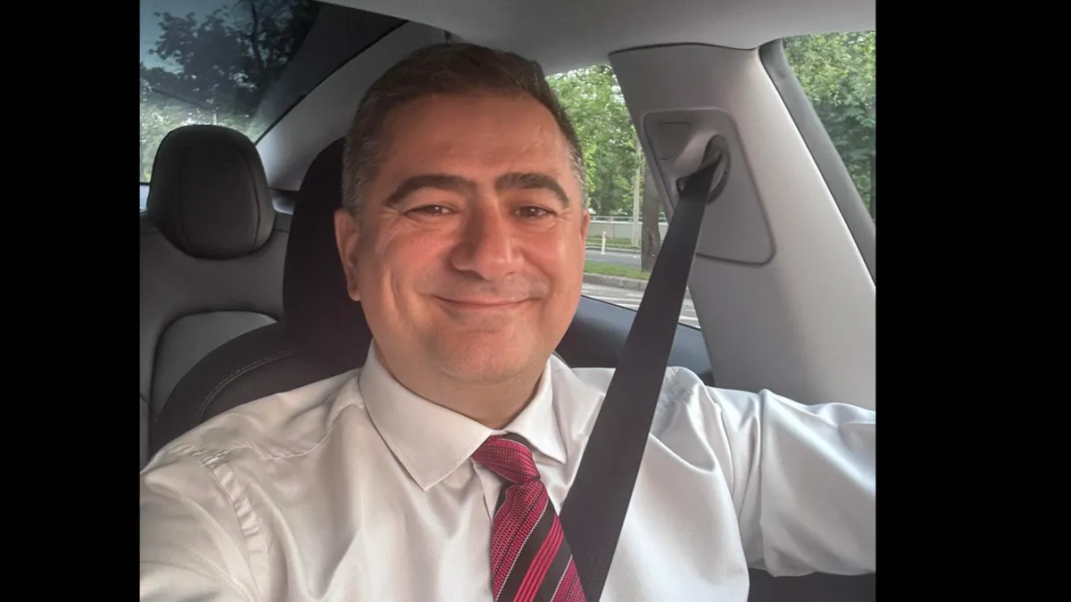 Mașinile cu patru persoane, pe benzile RATB (sursa: Facebook/Dan Cristian Popescu)