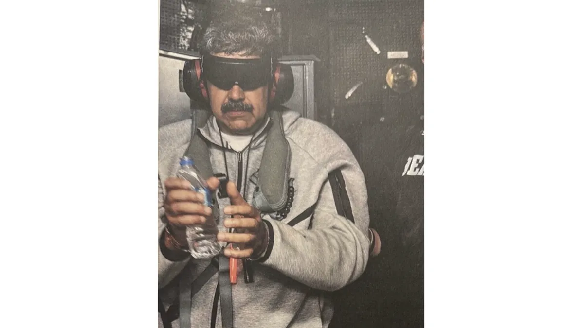 Prima imagine cu Maduro după ce a fost capturat de forțele americane, postată de Trump (sursa: Facebook/The White House)