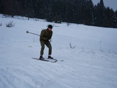 Militarii români, singurii din NATO fără aparatură de vedere pe timp de noapte, dar cu Kalashnikov Foto: Facebook MApN