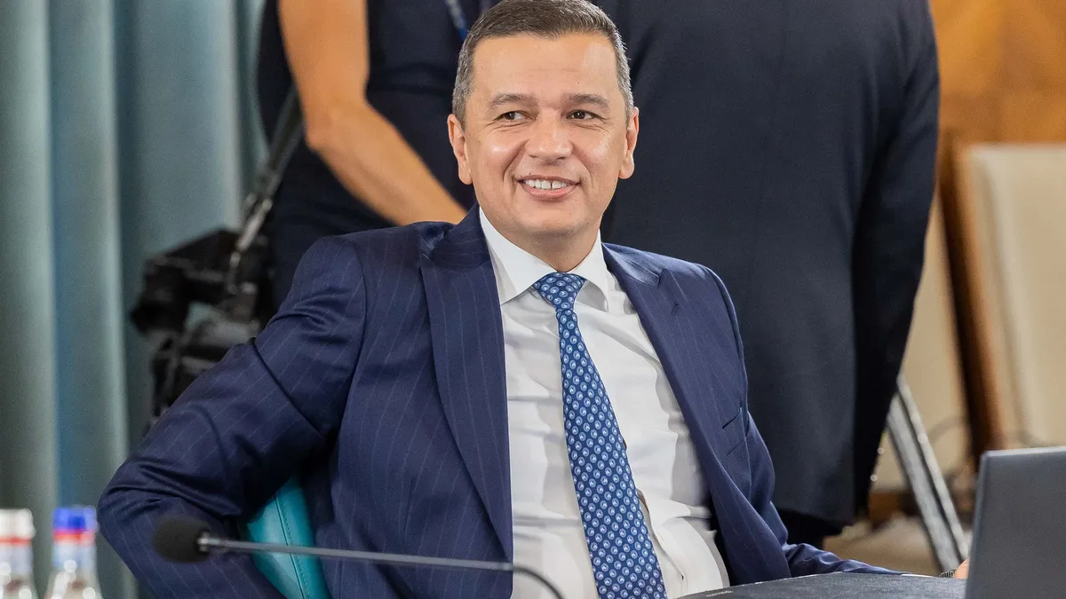 Sinecuristul lui Grindeanu: absolvent de geografie, șef peste aeroporturi, căi ferate și porturile Dunării Foto: Facebook