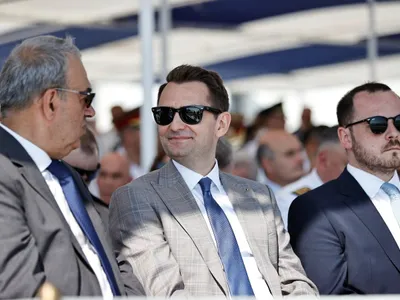 Fabuloasa instituție de stat cu 12 șefi și 16 mașini cu șofer la 160 de angajați Foto: Facebook Mihai Jurca