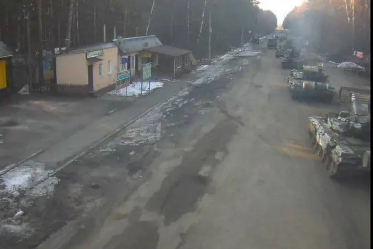 Soldații ruși s-au iradiat stând în tranșee lângă Cernobîl. Victimele, tratate la Gomel, în Belarus Foto: Captură video trupe rusești la Cernobîl