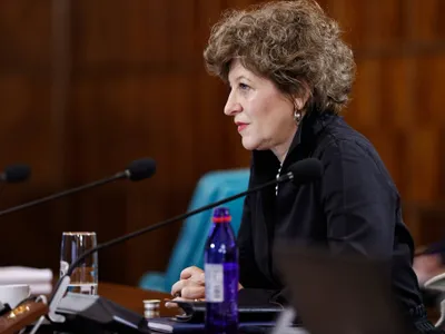 Oana Gheorghiu spune că legea salarizării ar fi crescut salariile pentru două treimi din bugetari, ceilalți nu pierdeau „un leu”