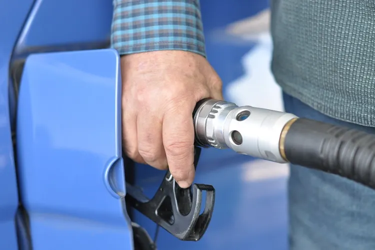 Prețul barilului de petrol în scădere (sursa: Pixabay)