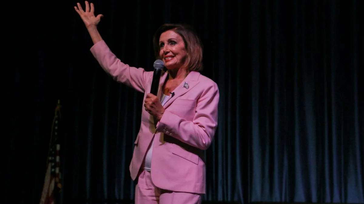 China comunistă ar putea trage asupra avionului cu care Pelosi zboară spre Taiwan Foto: Facebook Nancy Pelosi