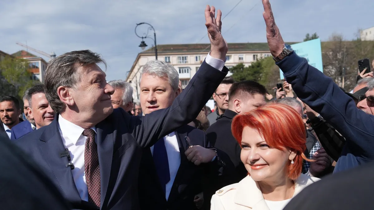 Primarii au amenințat profesorii care nu doreau să vină la mitingul pro-Antonescu, sustine un avocat din Craiova Foto: Facebook Crin Antonescu