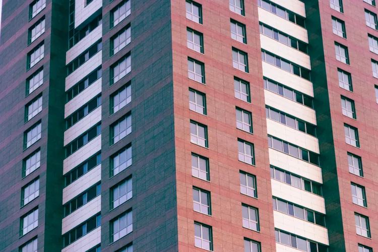 Au plătit zeci de mii de euro pentru apartamente pe care nu le pot intabula: soluția rămasă cumpărătorilor