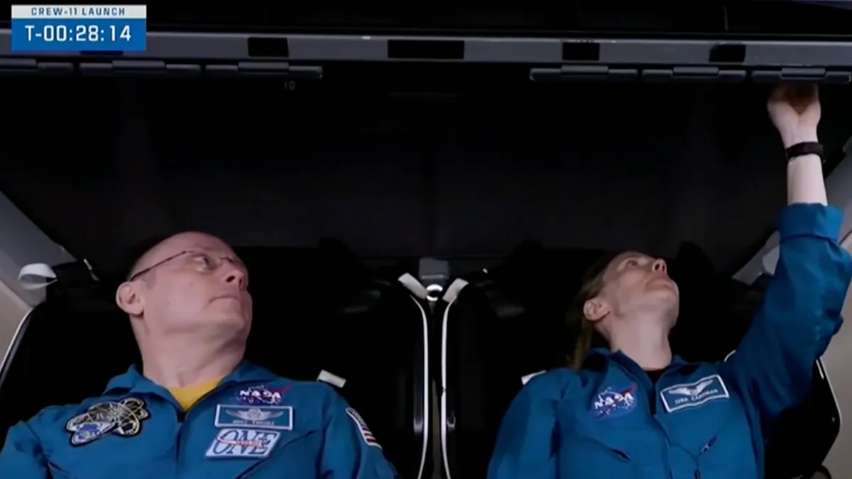 Capsula Crew Dragon, andocată la ISS (sursa: abc.go.com)