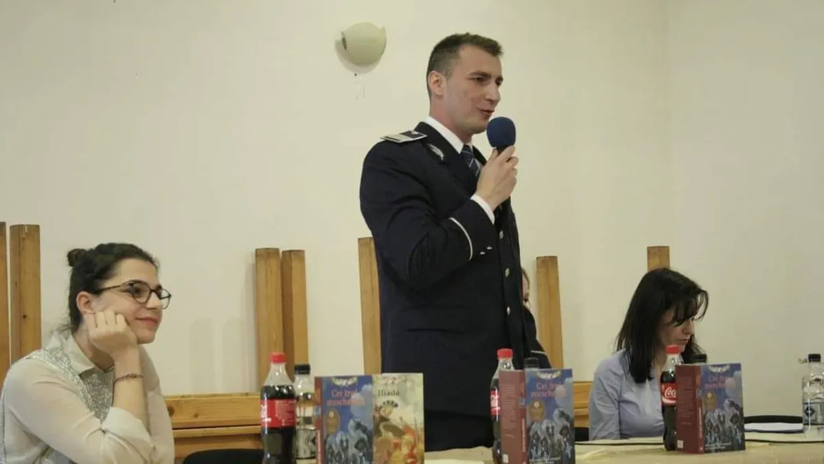 Profesoară, reacție ironică după ce agentul Godină a scris cum trebuie să procedeze femeile la prima întâlnire  Foto: Facebook