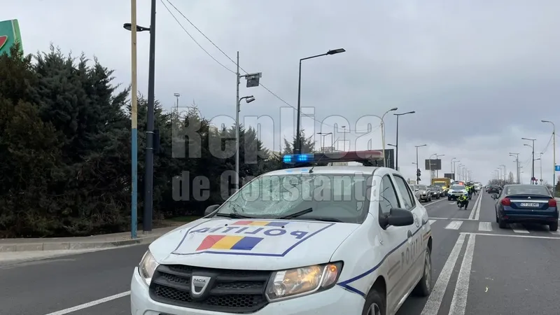 Copil lovit pe trecerea de pietoni de o mașină de poliție Foto: Replica Online