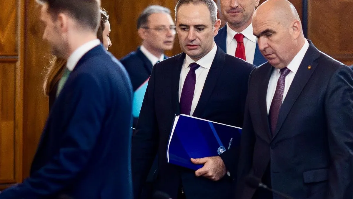 Deficit uriaș la nouă luni, salariile bugetarilor cresc, colectarea TVA - mediocră Foto: Facebook