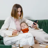 Zilele libere „invizibile” în 2026: drepturile angajaților când apare o urgență în familie sau trebuie să îngrijească o rudă bolnavă