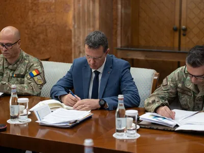 Moșteanu ascunde în CV-urile oficiale că nu are diplomă pentru masterul făcut la Universitatea București (sursa: Facebook/Ionuț Moșteanu)