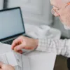 Pensionarii pot pierde bani definitiv din greșeala Casei de Pensii: cum evitați termenul de prescripție