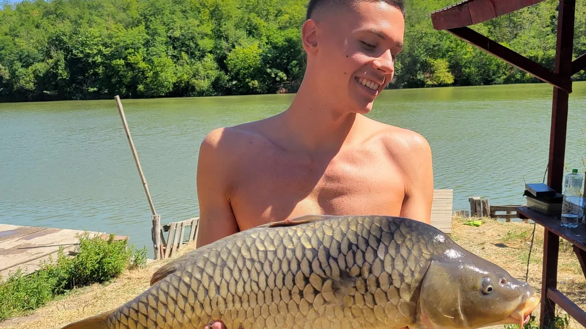 Postare virală a lui David Popovici, la pescuit Foto: Facebook