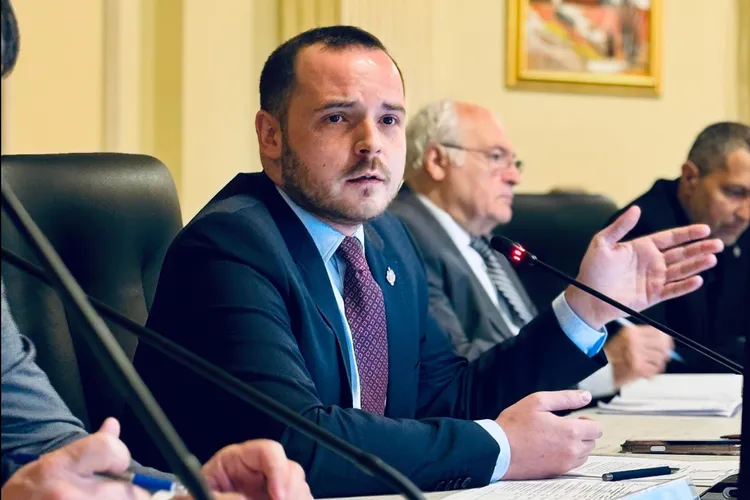 Ministrul Sănătății, Alexandru Rogobete, povestește cum sunt jefuite spitalele, dar refuză să dea nume Foto: Facebook