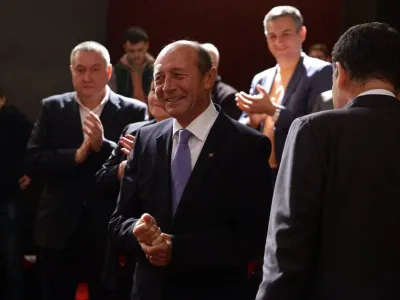 Băsescu îl critică pe Nicușor Dan pentru că amână consultările pentru luni și recomandă anticipate
