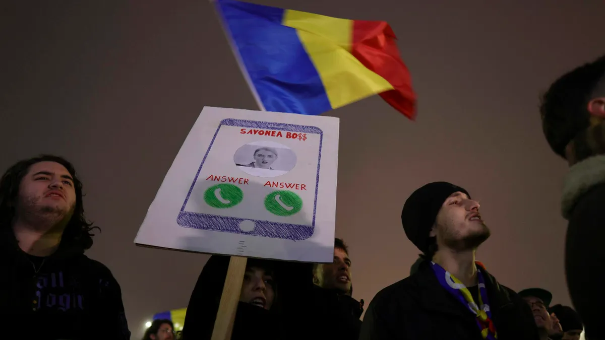Protest în Piața Victoriei din București împotriva găștii Liei Savonea (sursa: Inquam Photos/Octav Ganea)