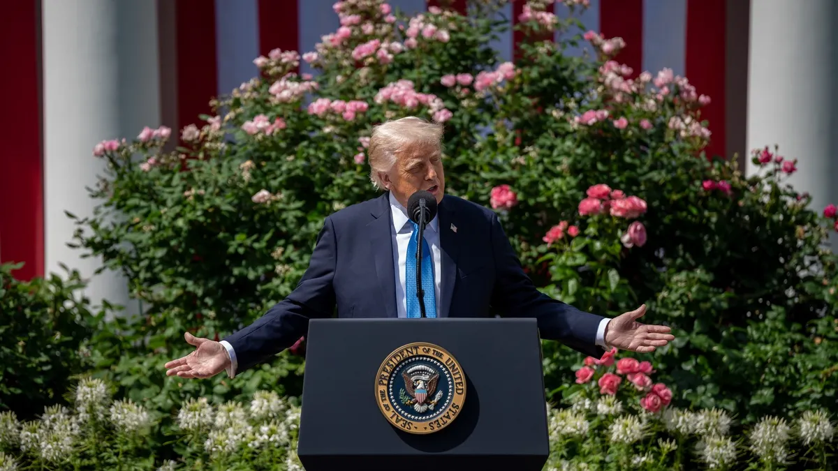 Trump justifică atacurile contra Universității Harvard (sursa: Facebook/The White House)