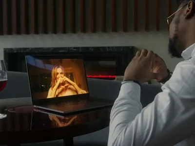 Escrocherie de peste 283.000 de dolari (sursa: Pexels/Artem Podrez)