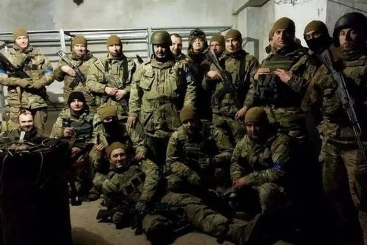 Sute de luptători ucraineni continuă să se bată la Mariupol Foto: Twitter