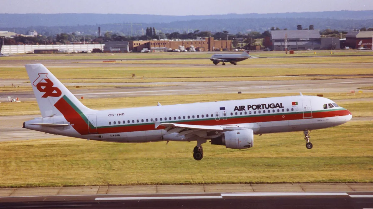 Guvernul de la Lisabona vind peste 44% din compania TAP Air Portugal
