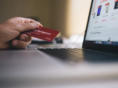 Ai vândut ceva pe OLX sau Vinted? Te poți aștepta să te caute ANAF. La ce se uită Fiscul