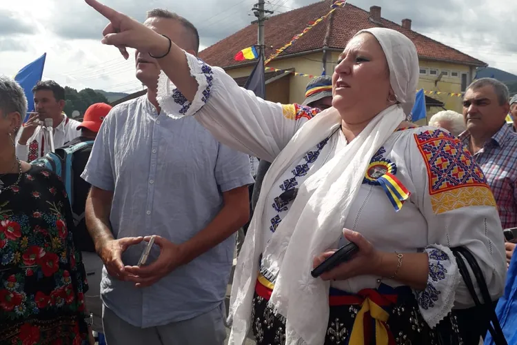 La Vaslui, candidata lui Șoșoacă la șefia Consiliului Județean era o polițistă pensionară care scrie „salar”, în loc de „salariu”. Candidatura, respinsă