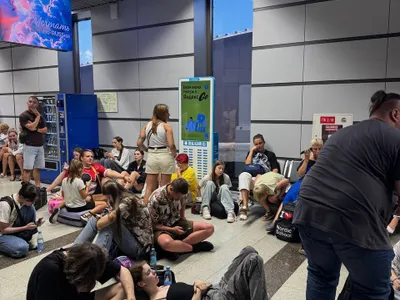 Pasagerii ruși blocați pe aeroportul Soci de atacurile ucrainene au rămas și fără mâncare Foto: X/Twitter