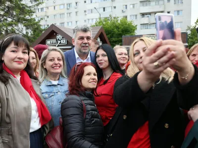 Ciolacu se gudură pe lângă moldoveni (sursa: Facebook/Marcel Ciolacu)