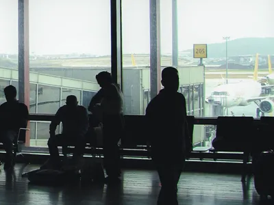 Fără plată suplimentară: în avion, persoana care însoțește un minor sub 14 ani trebuie să stea pe un loc alăturat