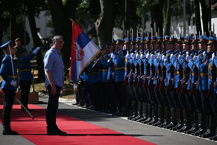Sub presiunea Rusiei, Serbia oprește toate exporturile de arme. Moscova reproșase Belgradului că furnizează armament Ucrainei