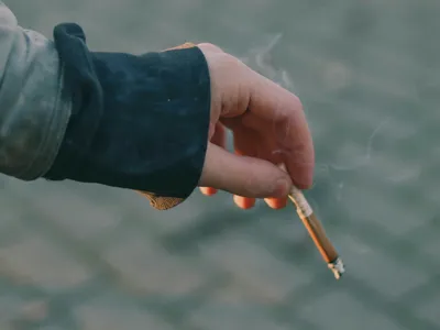 Fumatul în copilărie, infarct la 30 de ani (sursa: Pexels/Kseniya Korotkaya)