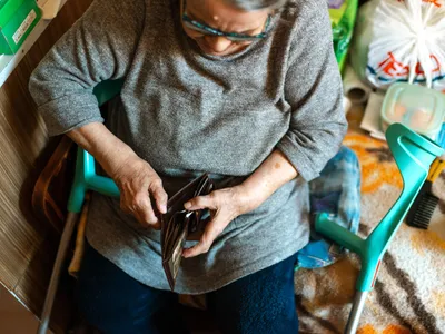 Vouchere, tichete și bani în plus pentru pensionarii cu pensii mici: ajutoare de stat în 2026