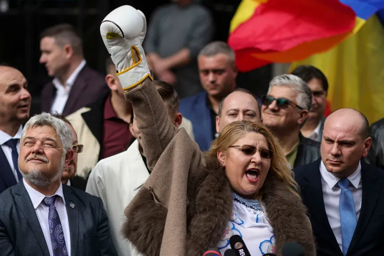 Federația Română de Box o face K.O. pe Șoșoacă Foto: Inquam/Octav Ganea