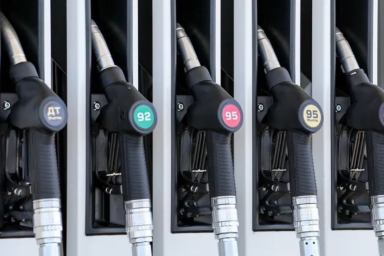 Crimeea, criză de combustibil, benzina raționalizată (sursa: TASS)