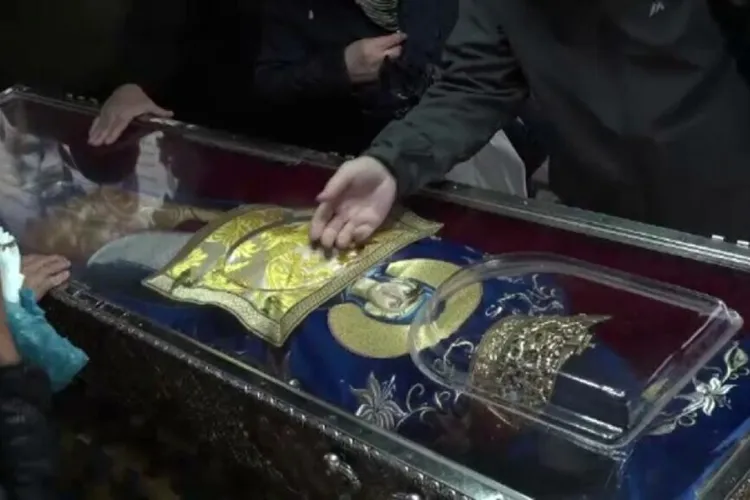 Invazie de prezidențiabili la Sfânta Parascheva (sursa: ziaruldeiasi.ro)