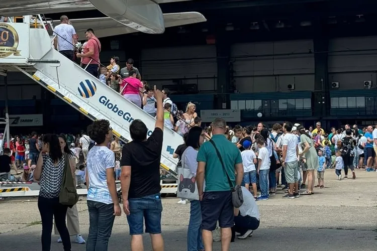 Noi reguli dure pentru transportul lichidelor (sursa: Facebook/TAROM)