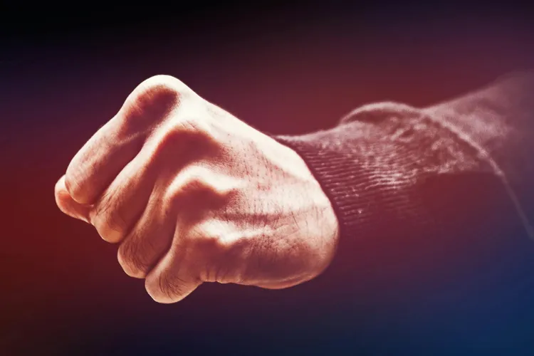 Oameni de afaceri, amenințați de un braconier (sursa: Pexels/NEOSiAM 2024+)