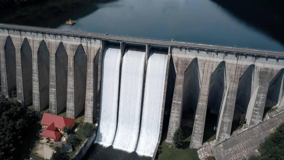 Zvonurile despre baraje, dezmințite de Apele Române (sursa: Facebook/Apele Române)