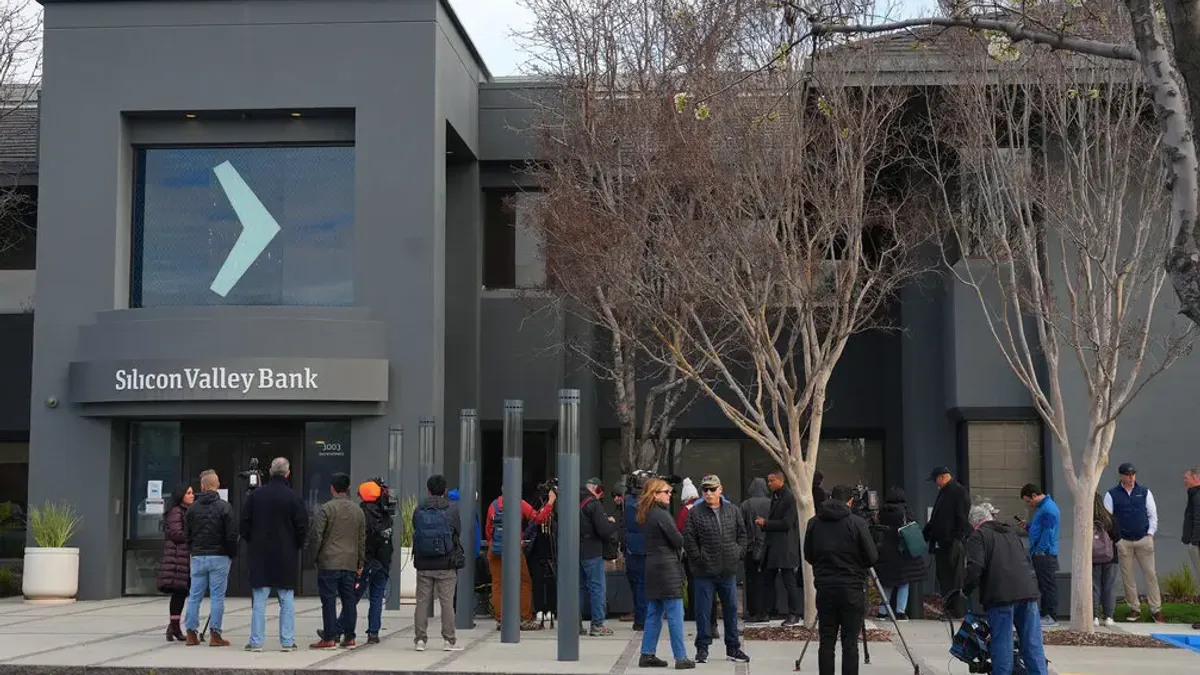 Băncile europene, risc după colapsul SVB (sursa: nytimes.com)