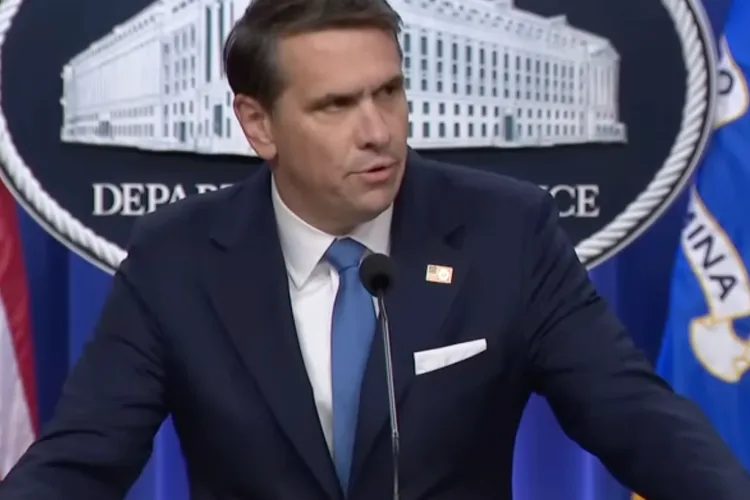 FBI investighează moartea lui Alex Pretti (sursa: youtube/CBS News)